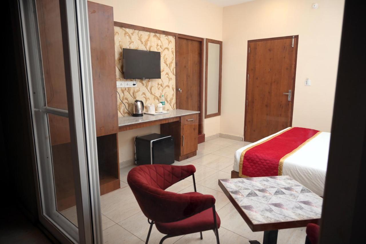 Hotel Singla Residency Kangra Buitenkant foto