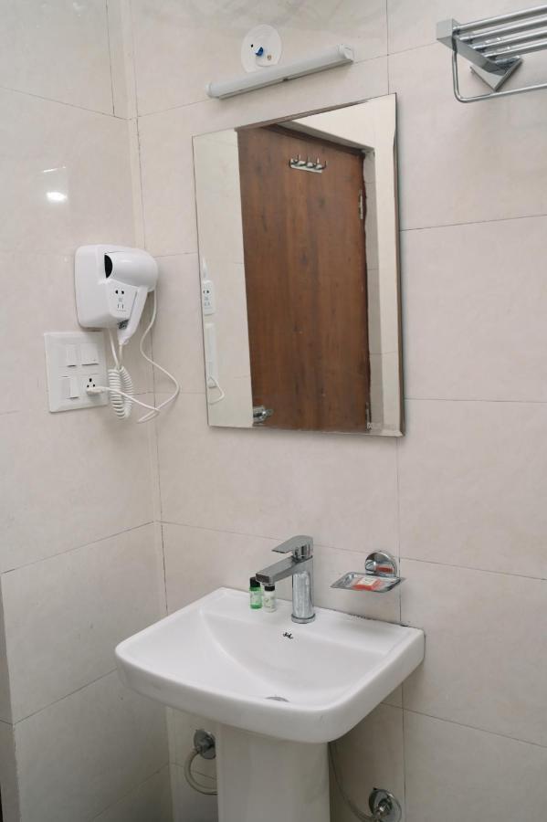 Hotel Singla Residency Kangra Buitenkant foto